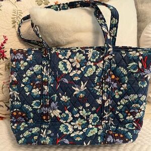 Vera Bradley Shoulder  Quilted Tote Bag - Floral Bursts Pattern